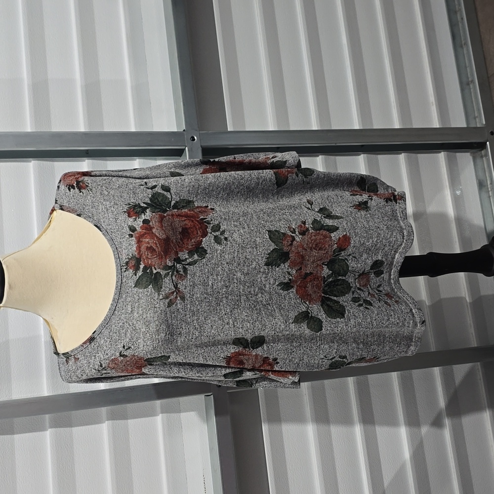 Bobbie Brooks Gray‎ Floral Print Top Size 3X